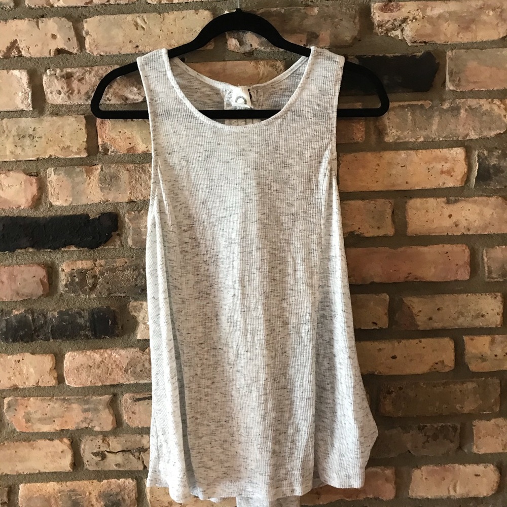 XL Akemi + Kin grey and white.